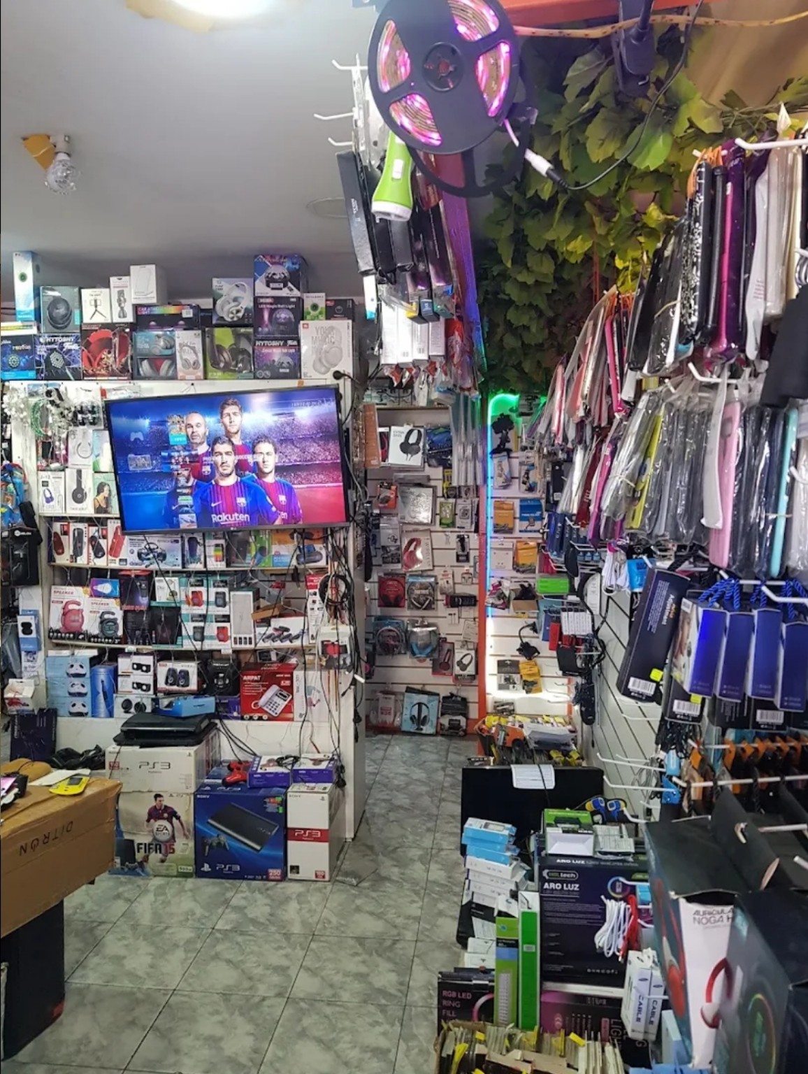 Sector de accesorios y tecnología dentro de TrinityAcc